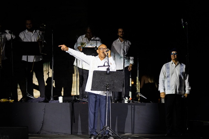 Στιγμιότυπο από την εμφάνιση των Buena Vista All Stars στο Sani Festival