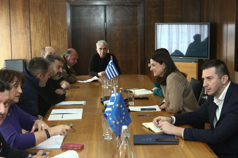 Συνάντηση της ΥΠΕΣ Νίκης Κεραμέως με το προεδρείο της ΠΟΕ-ΟΤΑ