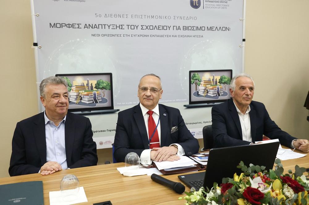 Τιμήθηκε ο Περιφερειάρχης Κρήτης για τη διαχρονική συνεισφορά στην Παιδεία