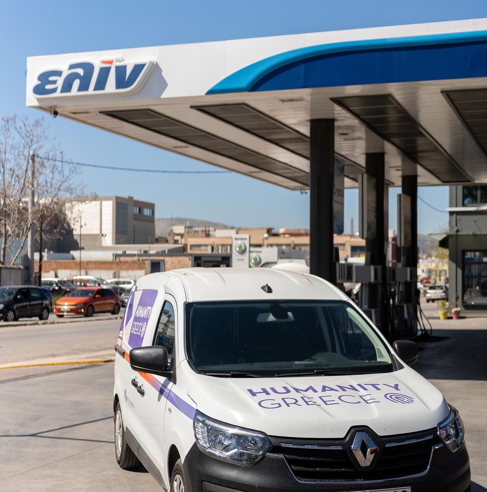 Η ελίν σύμμαχος των εθελοντών της Humanity Greece