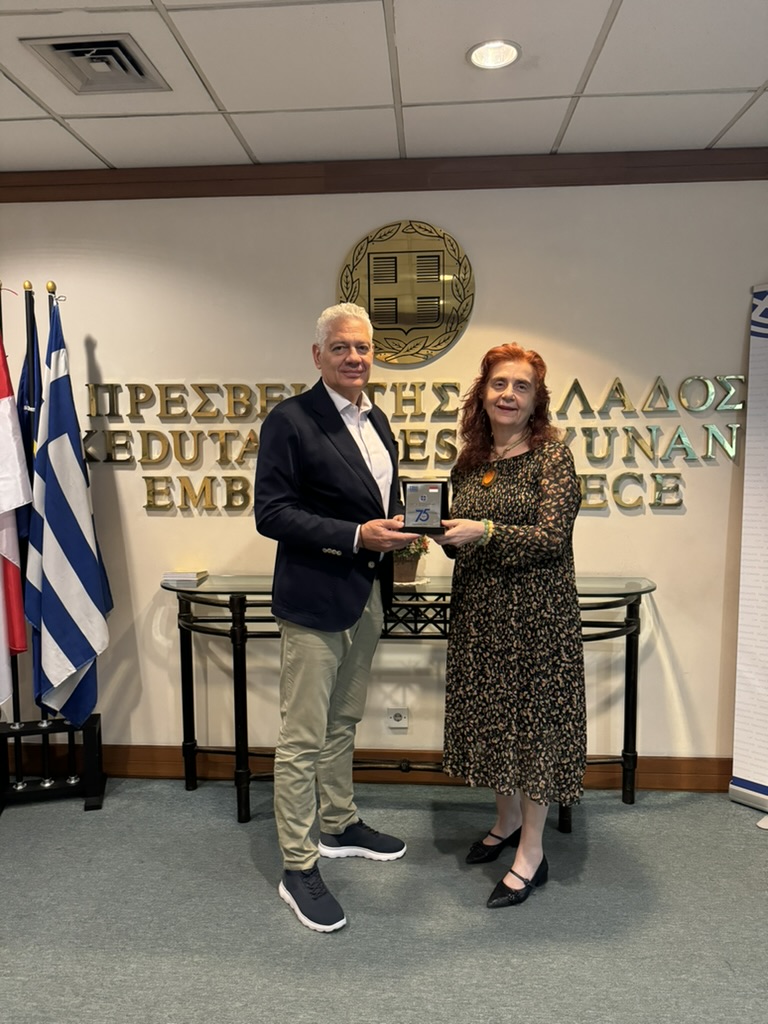 2. Δημήτρης Καραντζάβελος, Πρόεδρος SCYTALYS με την Πρέσβη της Ελλάδας στην Ινδονησία, Στέλλα Μπεζιρτζόγλου.jpeg