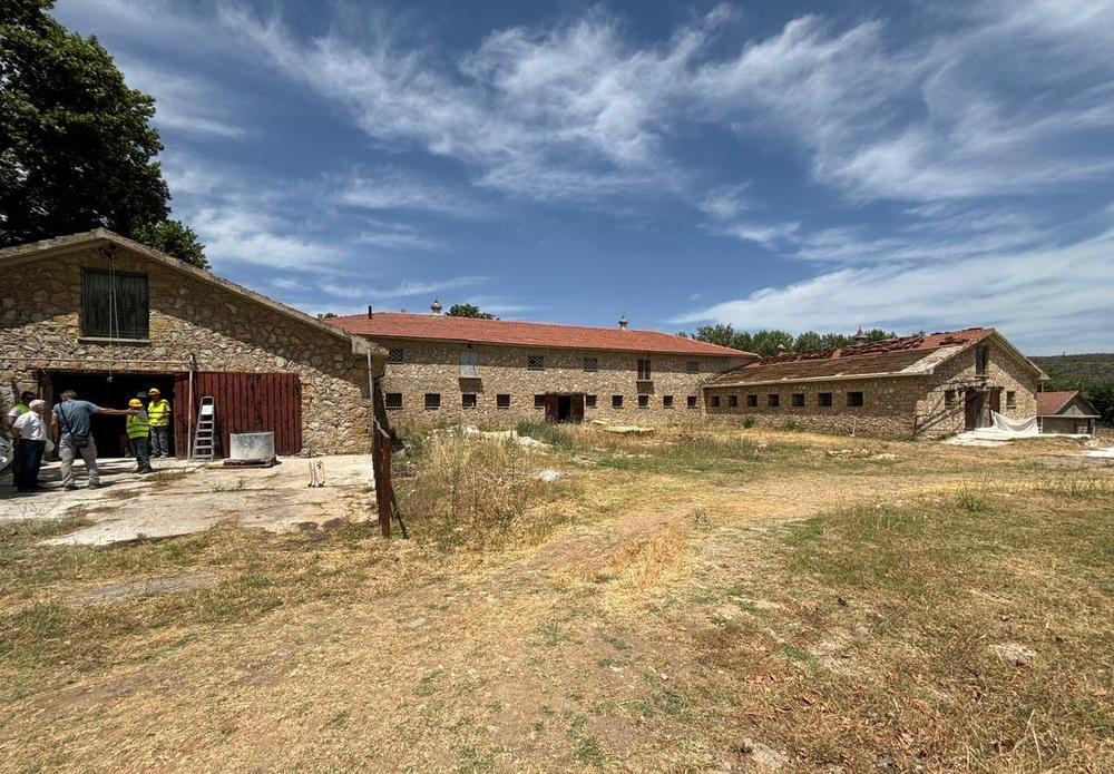 Άποψη από το κτηριακό συγκρότημα του νέου Βουστασίου.jpeg
