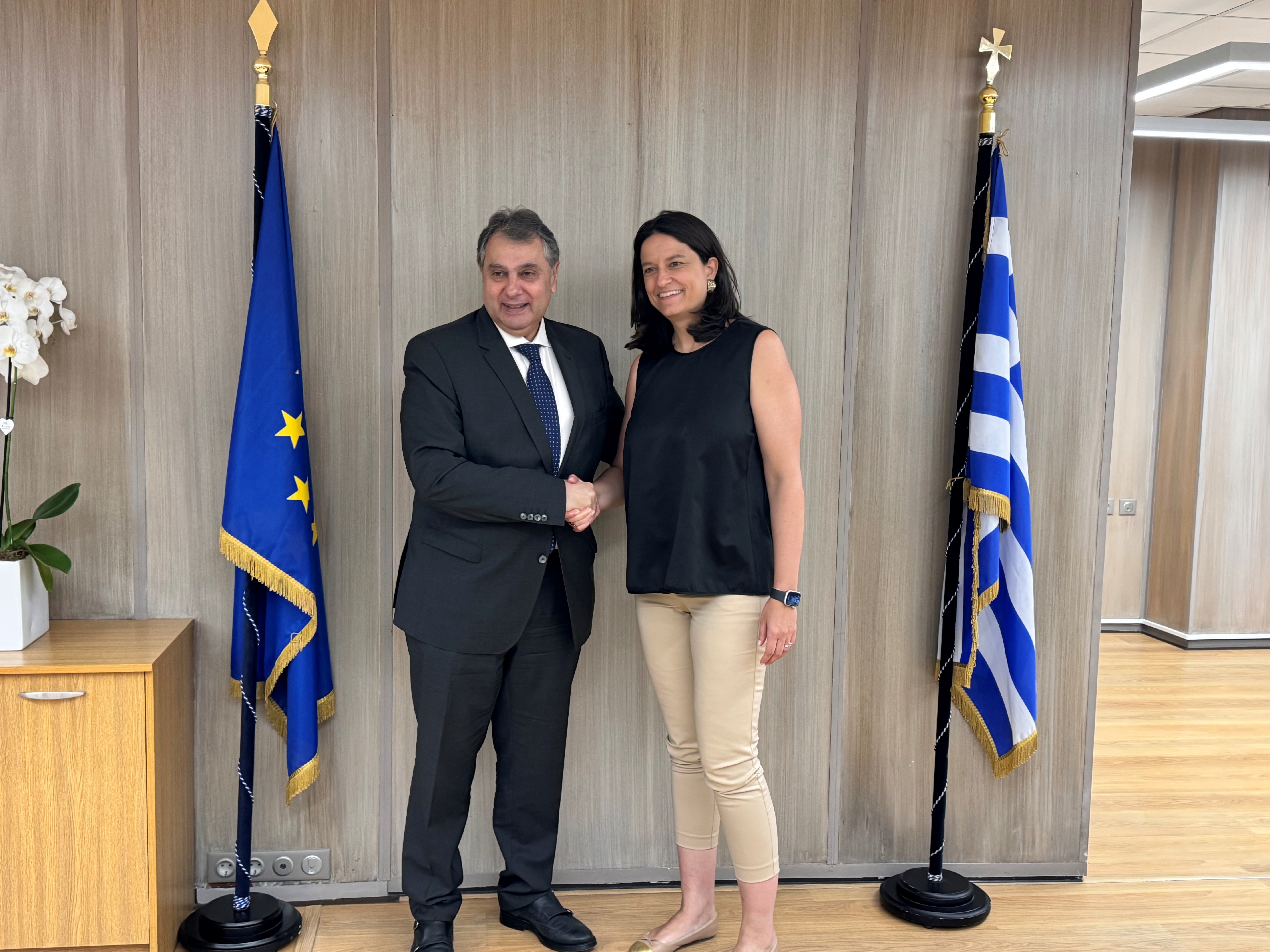 Τα εργασιακά ζητήματα που απασχολούν πειραϊκές επιχειρήσεις, το θέμα συνάντησης της Ν. Κεραμέως με εκπροσώπους του ΕΒΕΠ