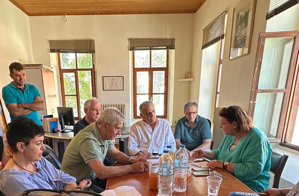 Σύσκεψη με τον Δήμαρχο Σαμοθράκης Αθανάσιο Βίτσα και τους συνεργάτες του, παρουσία του Αντιπεριφερειάρχη Έβρου Ευάγγελου Πουλιλιού, του Βουλευτή Έβρου Αναστασίου Δημοσχάκη.jpg