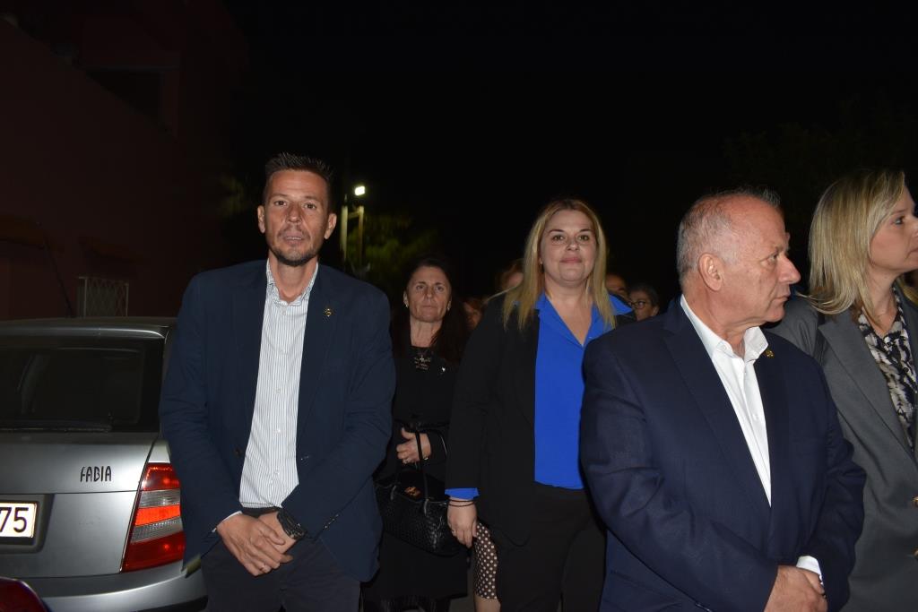 Μεγαλοπρέπεια, κατάνυξη και πλήθος κόσμου στη λιτάνευση της εικόνας του Αγίου Δημητρίου στα Άνω Λιόσια