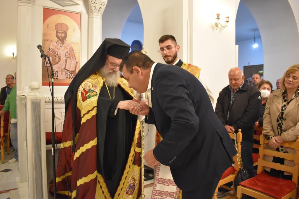 Μεγαλοπρέπεια, κατάνυξη και πλήθος κόσμου στη λιτάνευση της εικόνας του Αγίου Δημητρίου στα Άνω Λιόσια