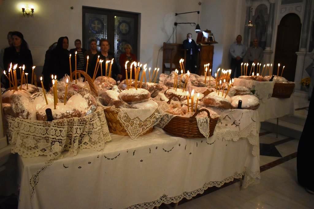 Μεγαλοπρέπεια, κατάνυξη και πλήθος κόσμου στη λιτάνευση της εικόνας του Αγίου Δημητρίου στα Άνω Λιόσια