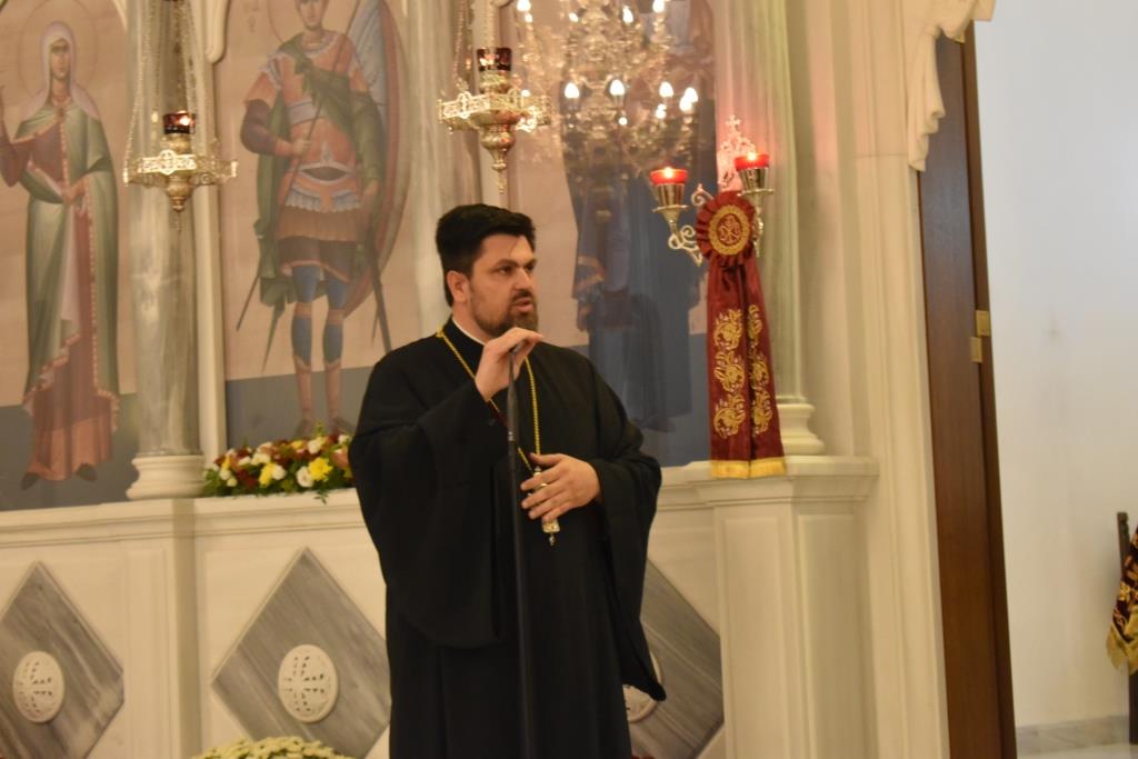 Μεγαλοπρέπεια, κατάνυξη και πλήθος κόσμου στη λιτάνευση της εικόνας του Αγίου Δημητρίου στα Άνω Λιόσια
