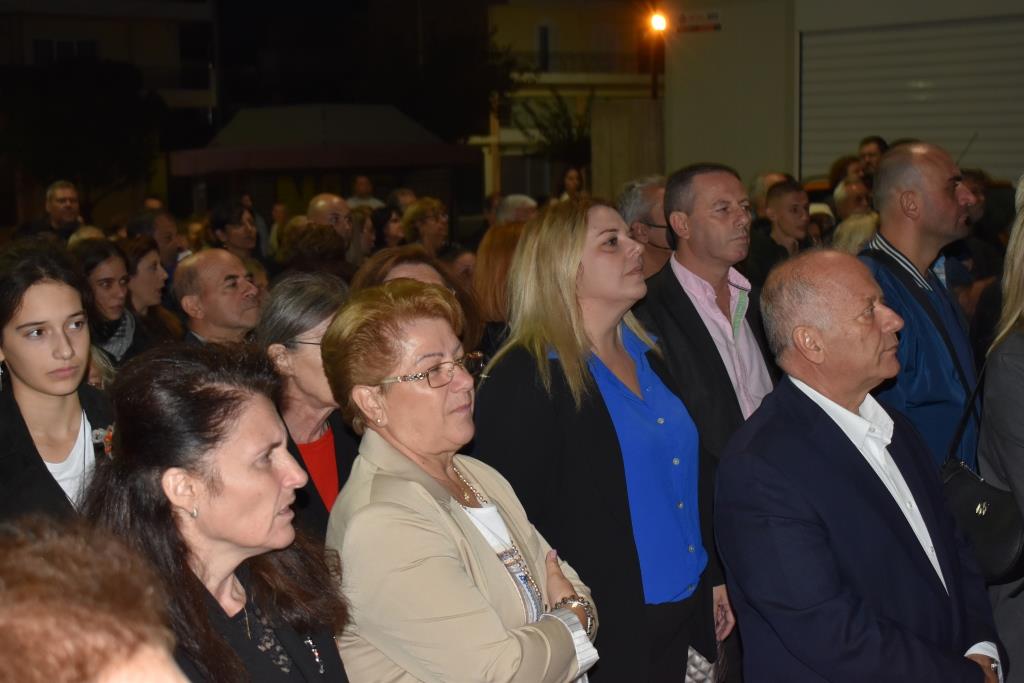 Μεγαλοπρέπεια, κατάνυξη και πλήθος κόσμου στη λιτάνευση της εικόνας του Αγίου Δημητρίου στα Άνω Λιόσια