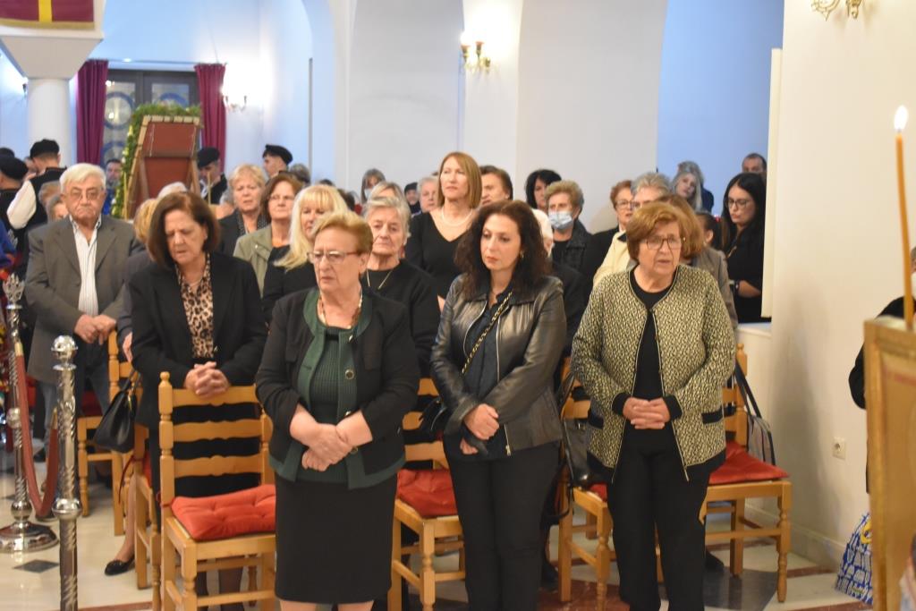 Μεγαλοπρέπεια, κατάνυξη και πλήθος κόσμου στη λιτάνευση της εικόνας του Αγίου Δημητρίου στα Άνω Λιόσια