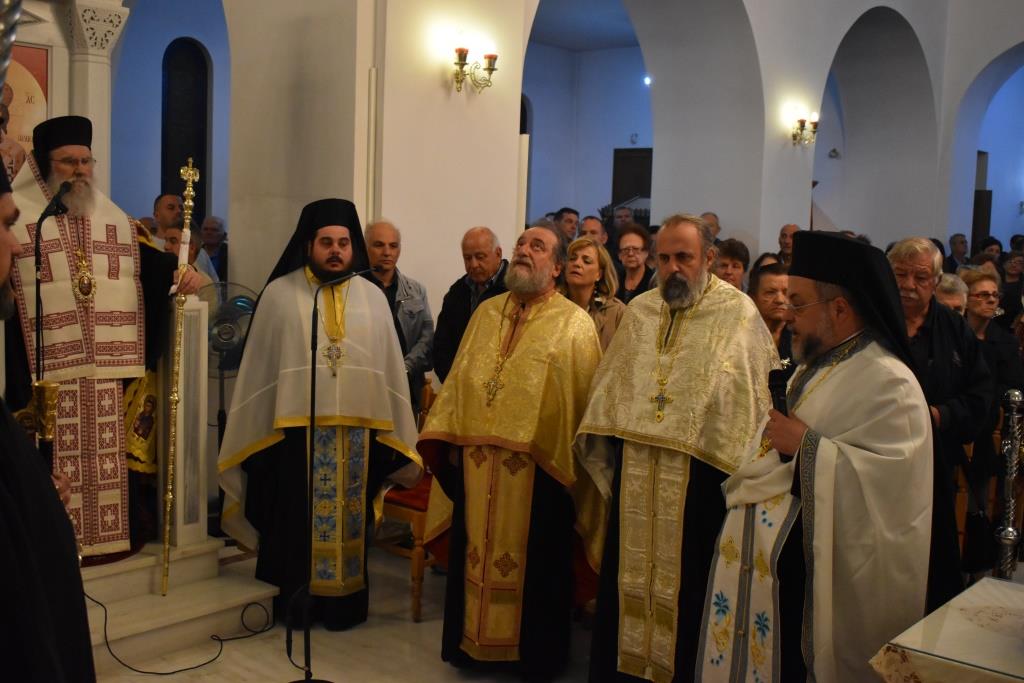 Μεγαλοπρέπεια, κατάνυξη και πλήθος κόσμου στη λιτάνευση της εικόνας του Αγίου Δημητρίου στα Άνω Λιόσια