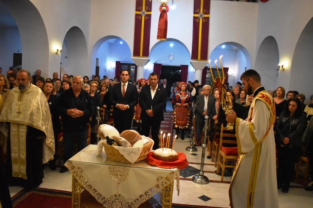 Μεγαλοπρέπεια, κατάνυξη και πλήθος κόσμου στη λιτάνευση της εικόνας του Αγίου Δημητρίου στα Άνω Λιόσια