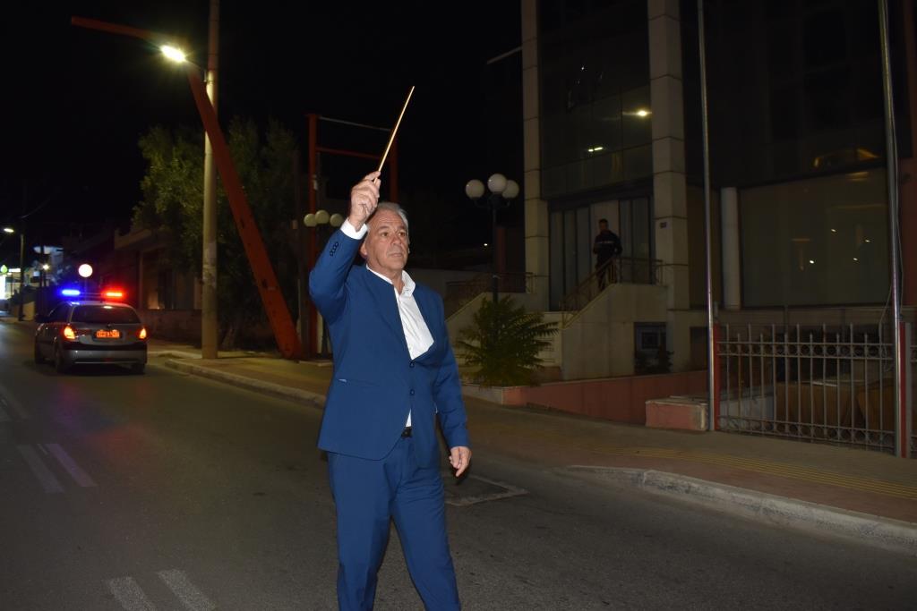 Μεγαλοπρέπεια, κατάνυξη και πλήθος κόσμου στη λιτάνευση της εικόνας του Αγίου Δημητρίου στα Άνω Λιόσια