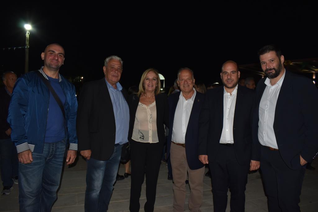 Μεγαλοπρέπεια, κατάνυξη και πλήθος κόσμου στη λιτάνευση της εικόνας του Αγίου Δημητρίου στα Άνω Λιόσια