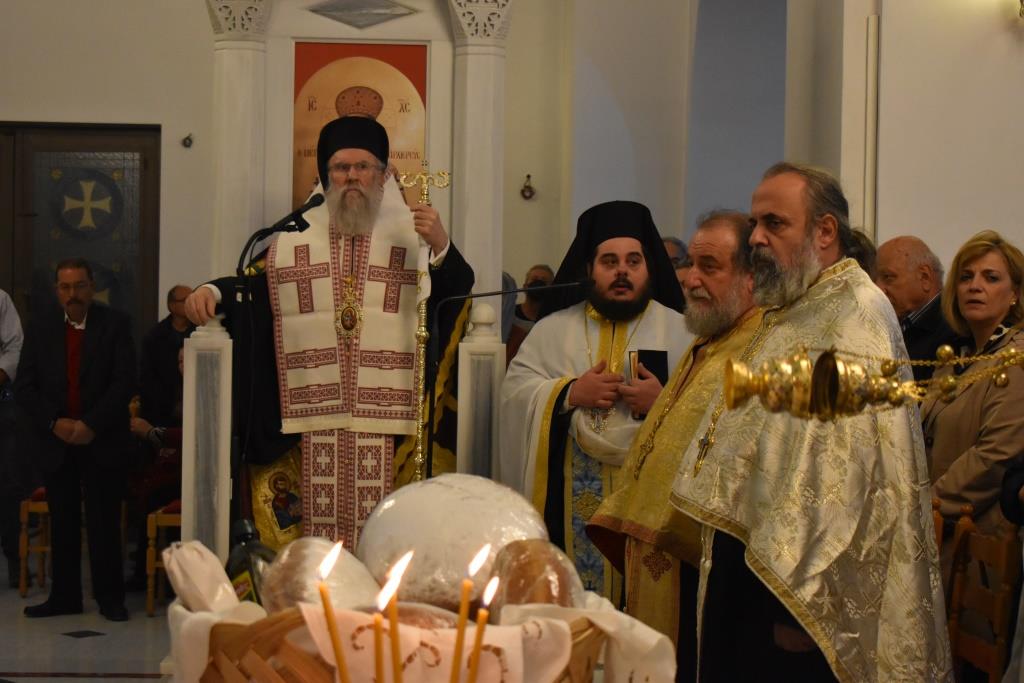 Μεγαλοπρέπεια, κατάνυξη και πλήθος κόσμου στη λιτάνευση της εικόνας του Αγίου Δημητρίου στα Άνω Λιόσια
