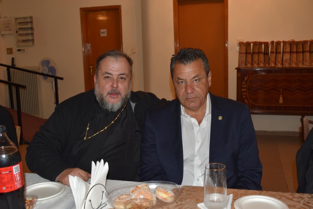 Μεγαλοπρέπεια, κατάνυξη και πλήθος κόσμου στη λιτάνευση της εικόνας του Αγίου Δημητρίου στα Άνω Λιόσια