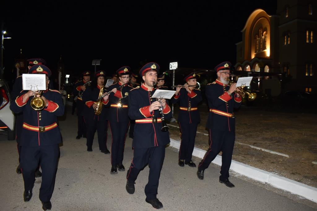 Μεγαλοπρέπεια, κατάνυξη και πλήθος κόσμου στη λιτάνευση της εικόνας του Αγίου Δημητρίου στα Άνω Λιόσια