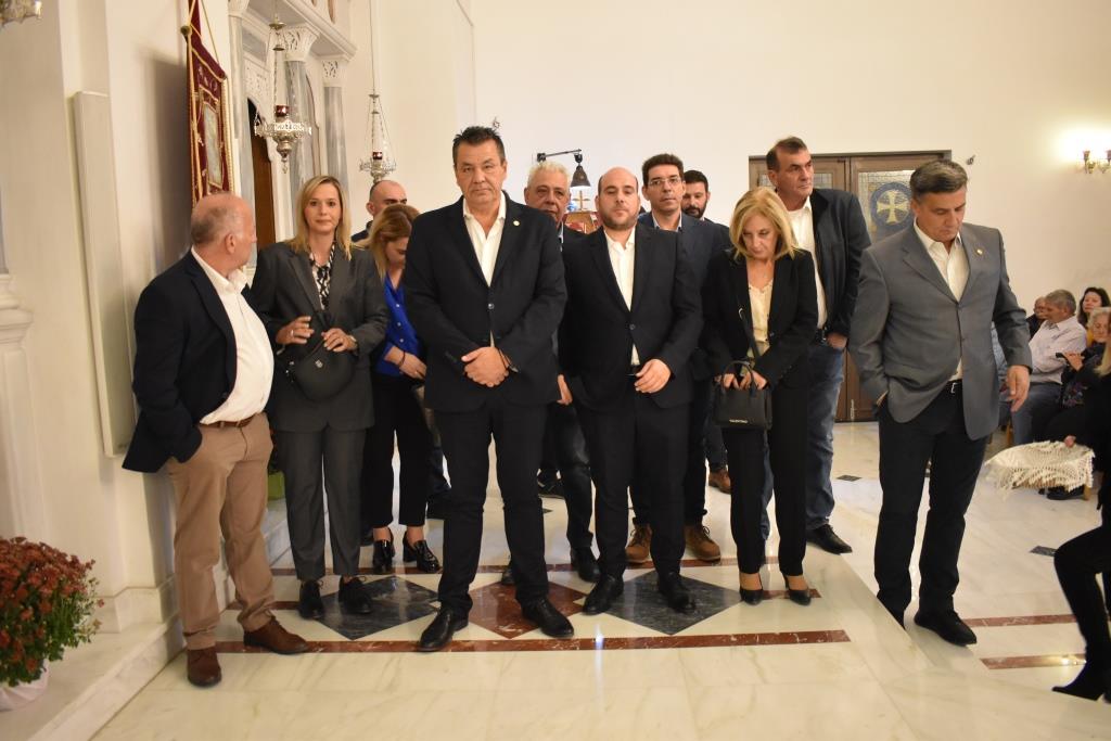 Μεγαλοπρέπεια, κατάνυξη και πλήθος κόσμου στη λιτάνευση της εικόνας του Αγίου Δημητρίου στα Άνω Λιόσια