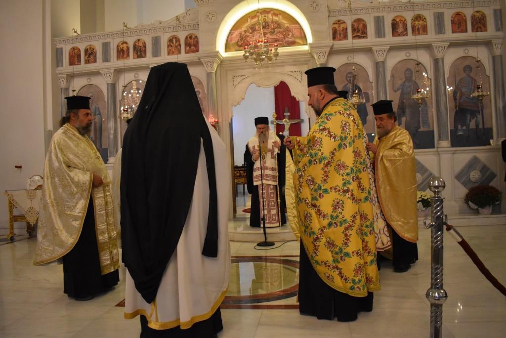 Μεγαλοπρέπεια, κατάνυξη και πλήθος κόσμου στη λιτάνευση της εικόνας του Αγίου Δημητρίου στα Άνω Λιόσια