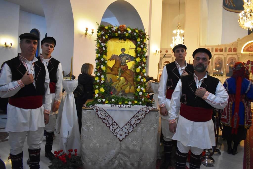 Μεγαλοπρέπεια, κατάνυξη και πλήθος κόσμου στη λιτάνευση της εικόνας του Αγίου Δημητρίου στα Άνω Λιόσια