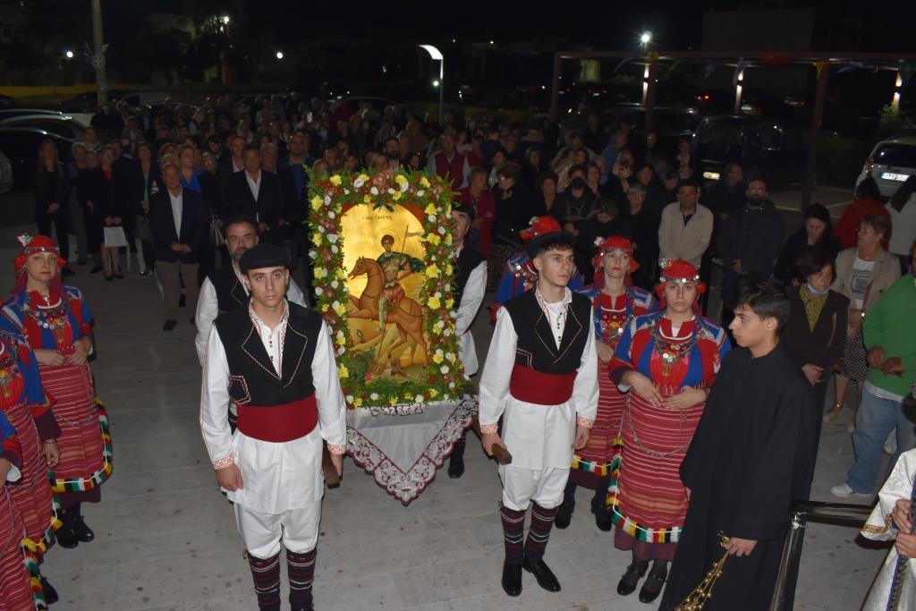 Μεγαλοπρέπεια, κατάνυξη και πλήθος κόσμου στη λιτάνευση της εικόνας του Αγίου Δημητρίου στα Άνω Λιόσια