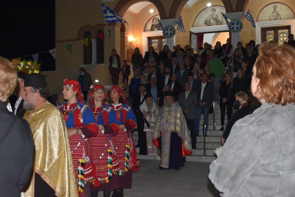 Μεγαλοπρέπεια, κατάνυξη και πλήθος κόσμου στη λιτάνευση της εικόνας του Αγίου Δημητρίου στα Άνω Λιόσια