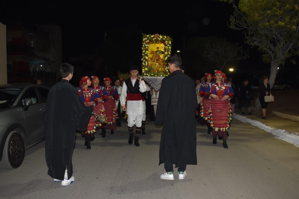 Μεγαλοπρέπεια, κατάνυξη και πλήθος κόσμου στη λιτάνευση της εικόνας του Αγίου Δημητρίου στα Άνω Λιόσια
