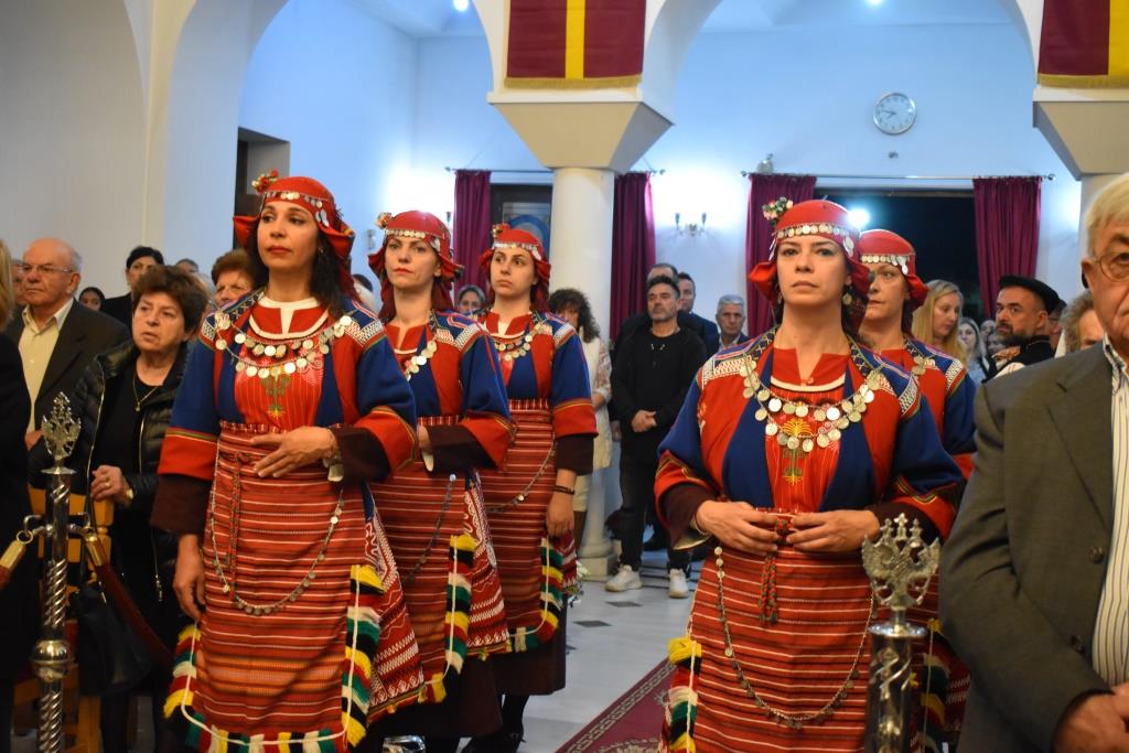 Μεγαλοπρέπεια, κατάνυξη και πλήθος κόσμου στη λιτάνευση της εικόνας του Αγίου Δημητρίου στα Άνω Λιόσια