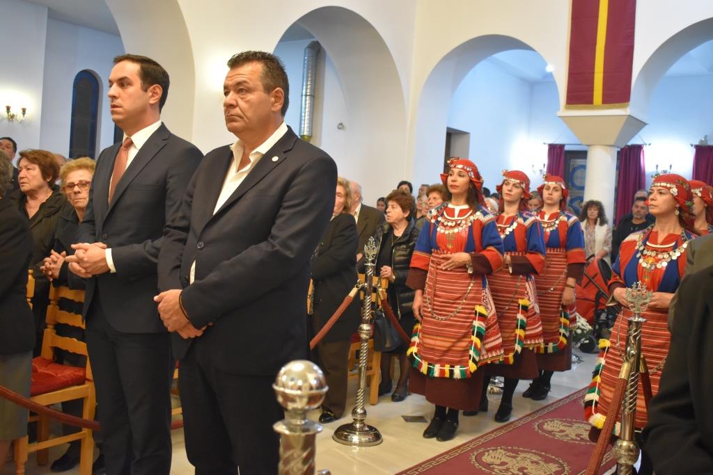 Μεγαλοπρέπεια, κατάνυξη και πλήθος κόσμου στη λιτάνευση της εικόνας του Αγίου Δημητρίου στα Άνω Λιόσια
