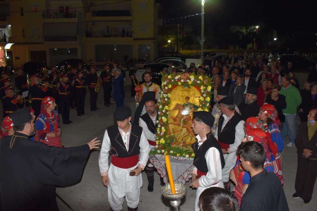 Μεγαλοπρέπεια, κατάνυξη και πλήθος κόσμου στη λιτάνευση της εικόνας του Αγίου Δημητρίου στα Άνω Λιόσια