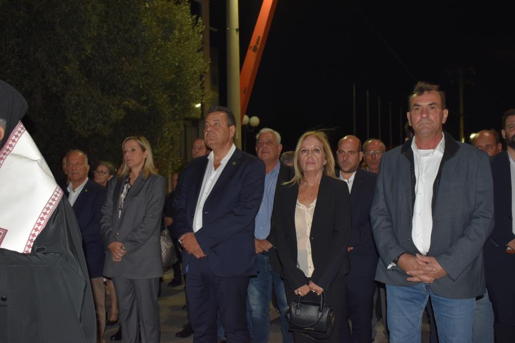 Μεγαλοπρέπεια, κατάνυξη και πλήθος κόσμου στη λιτάνευση της εικόνας του Αγίου Δημητρίου στα Άνω Λιόσια