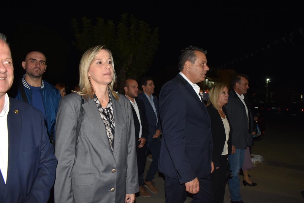 Μεγαλοπρέπεια, κατάνυξη και πλήθος κόσμου στη λιτάνευση της εικόνας του Αγίου Δημητρίου στα Άνω Λιόσια