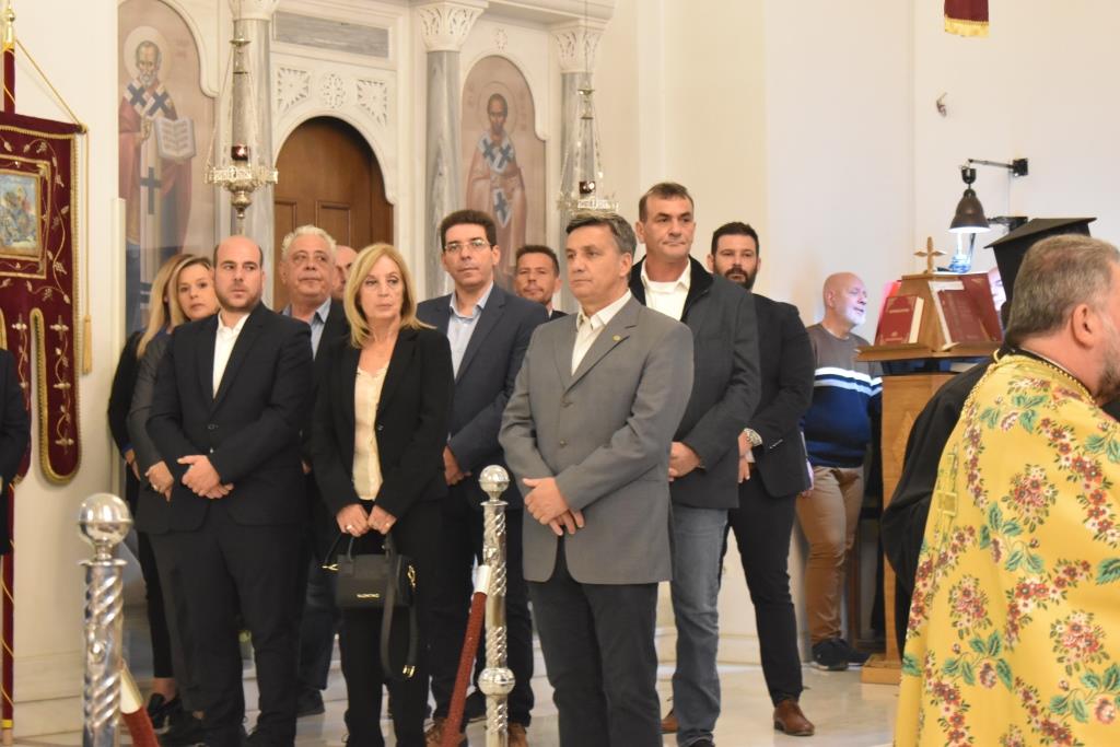 Μεγαλοπρέπεια, κατάνυξη και πλήθος κόσμου στη λιτάνευση της εικόνας του Αγίου Δημητρίου στα Άνω Λιόσια