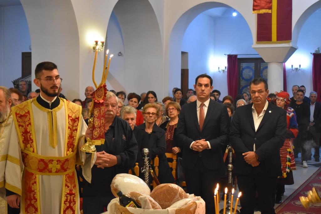 Μεγαλοπρέπεια, κατάνυξη και πλήθος κόσμου στη λιτάνευση της εικόνας του Αγίου Δημητρίου στα Άνω Λιόσια