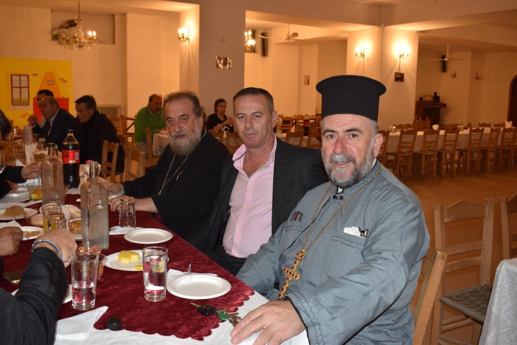 Μεγαλοπρέπεια, κατάνυξη και πλήθος κόσμου στη λιτάνευση της εικόνας του Αγίου Δημητρίου στα Άνω Λιόσια