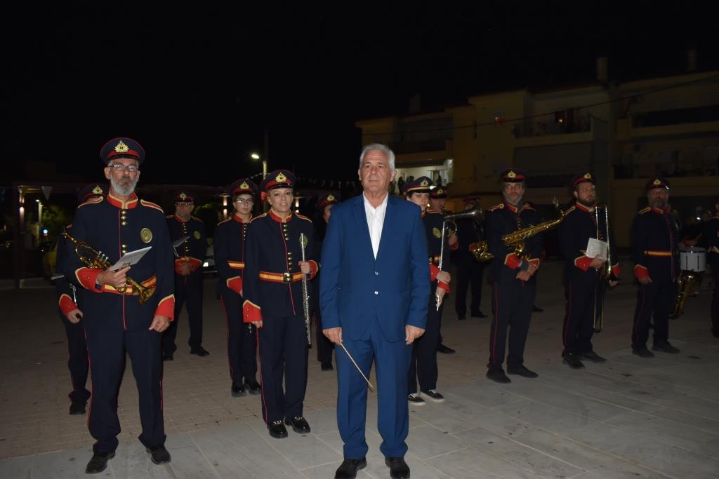 Μεγαλοπρέπεια, κατάνυξη και πλήθος κόσμου στη λιτάνευση της εικόνας του Αγίου Δημητρίου στα Άνω Λιόσια