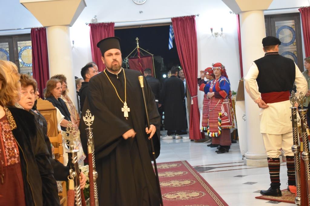 Μεγαλοπρέπεια, κατάνυξη και πλήθος κόσμου στη λιτάνευση της εικόνας του Αγίου Δημητρίου στα Άνω Λιόσια