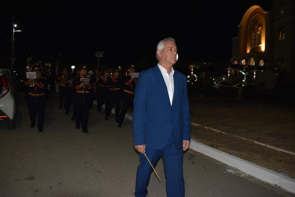 Μεγαλοπρέπεια, κατάνυξη και πλήθος κόσμου στη λιτάνευση της εικόνας του Αγίου Δημητρίου στα Άνω Λιόσια