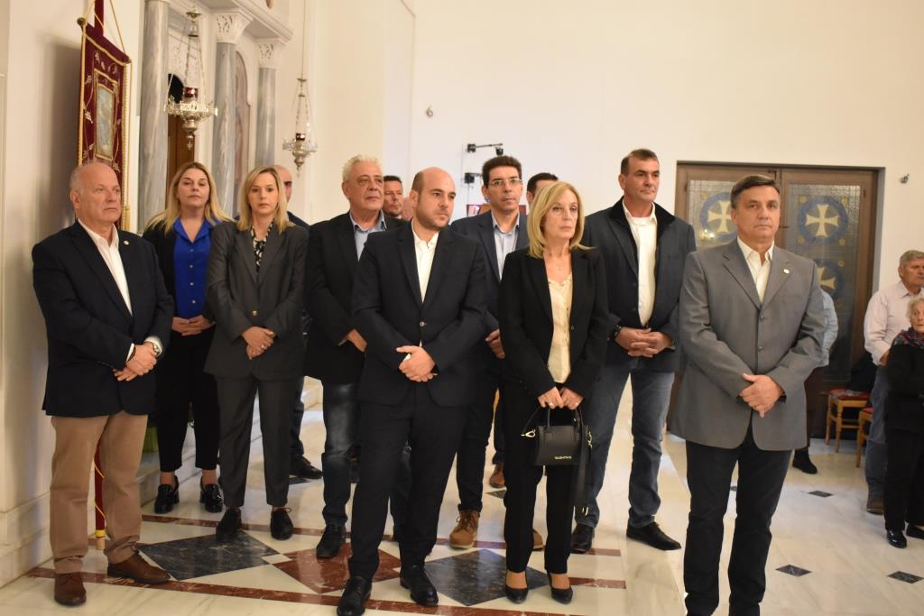 Μεγαλοπρέπεια, κατάνυξη και πλήθος κόσμου στη λιτάνευση της εικόνας του Αγίου Δημητρίου στα Άνω Λιόσια