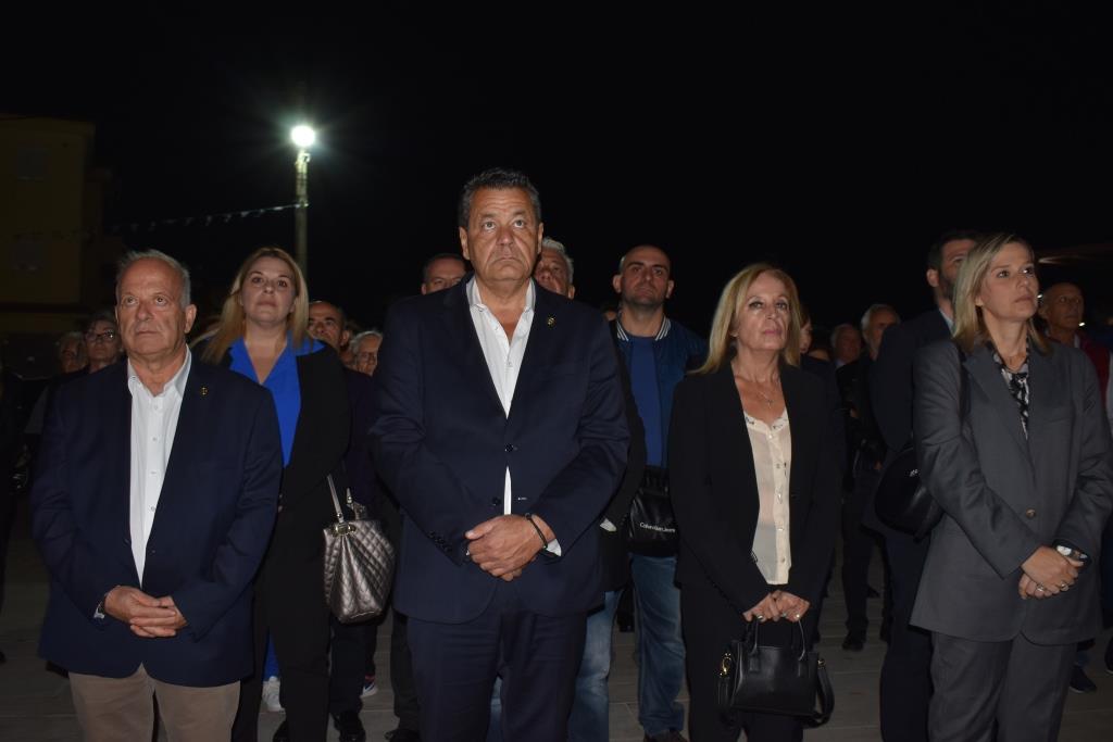 Μεγαλοπρέπεια, κατάνυξη και πλήθος κόσμου στη λιτάνευση της εικόνας του Αγίου Δημητρίου στα Άνω Λιόσια
