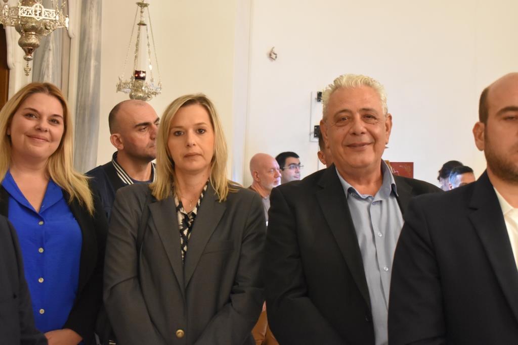 Μεγαλοπρέπεια, κατάνυξη και πλήθος κόσμου στη λιτάνευση της εικόνας του Αγίου Δημητρίου στα Άνω Λιόσια