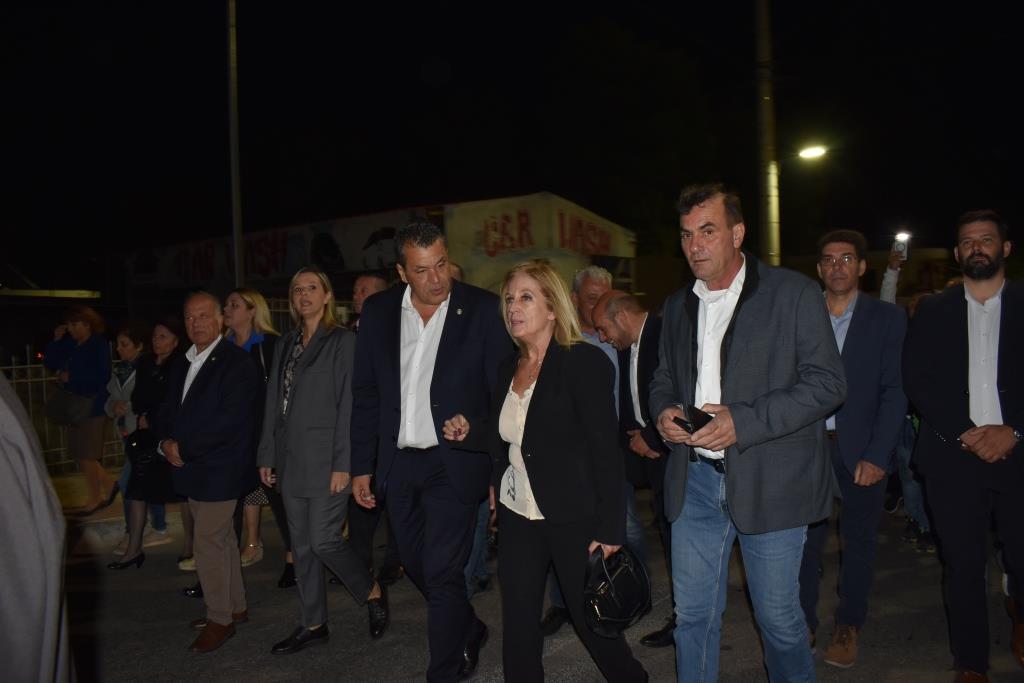 Μεγαλοπρέπεια, κατάνυξη και πλήθος κόσμου στη λιτάνευση της εικόνας του Αγίου Δημητρίου στα Άνω Λιόσια