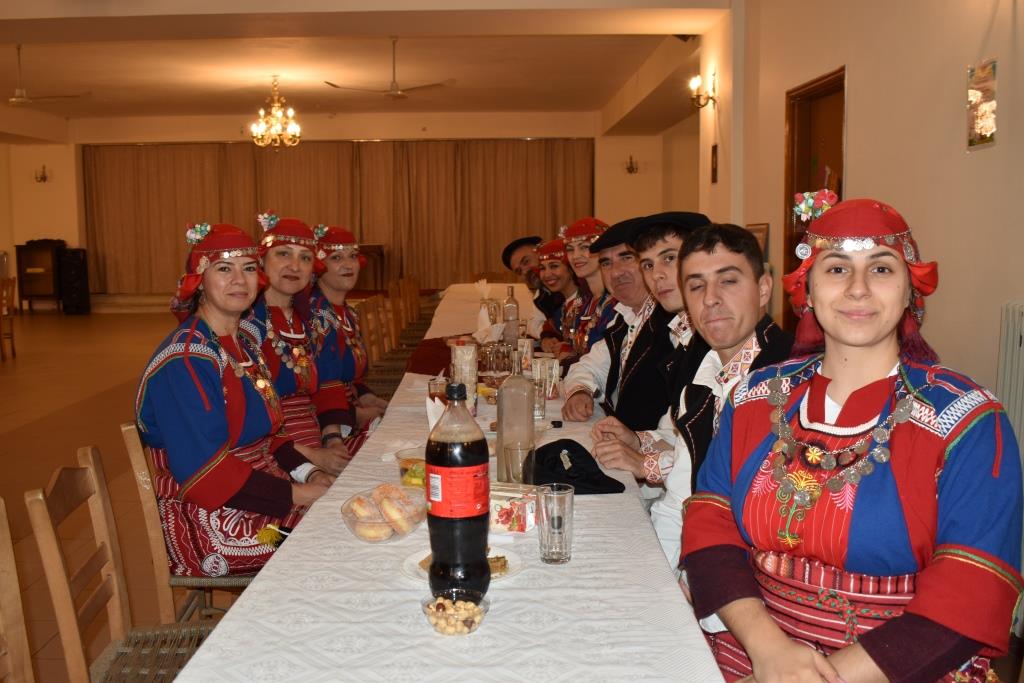 Μεγαλοπρέπεια, κατάνυξη και πλήθος κόσμου στη λιτάνευση της εικόνας του Αγίου Δημητρίου στα Άνω Λιόσια