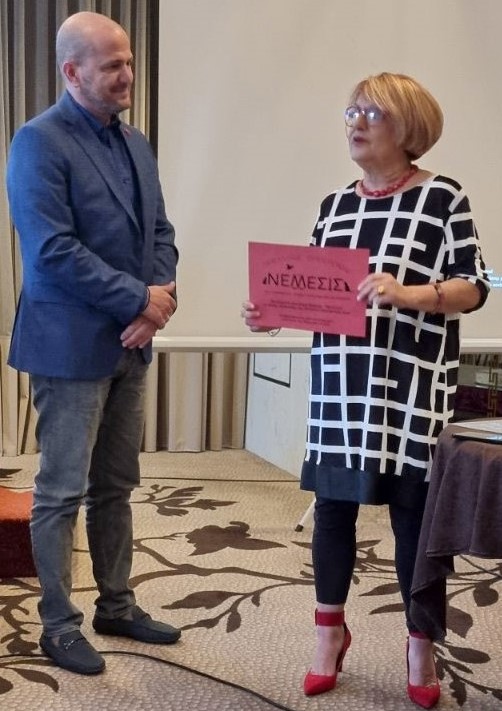 ΒΡΑΒΕΥΣΗ ΔΗΜΟΥ ΝΙΚΑΙΑΣ-ΡΕΝΤΗ ΓΙΑ ΤΗΝ ΦΡΟΝΤΙΔΑ ΤΟΥ ΣΤΑ ΑΔΕΣΠΟΤΑ