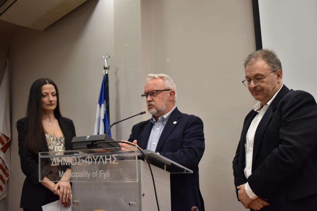 Συγκίνηση για τους απόφοιτους και σπουδαίες ειδήσεις για το Δήμο Φυλής στην τελετή αποφοίτησης της 4ης σειράς των σπουδαστών του μεταπτυχιακού