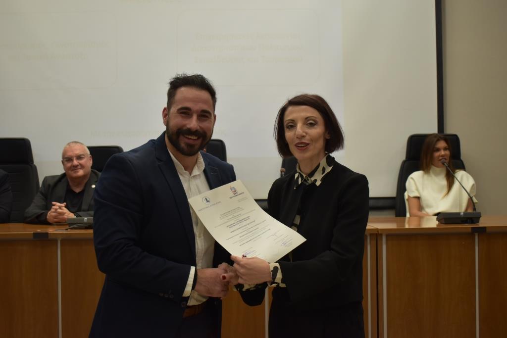 Συγκίνηση για τους απόφοιτους και σπουδαίες ειδήσεις για το Δήμο Φυλής στην τελετή αποφοίτησης της 4ης σειράς των σπουδαστών του μεταπτυχιακού