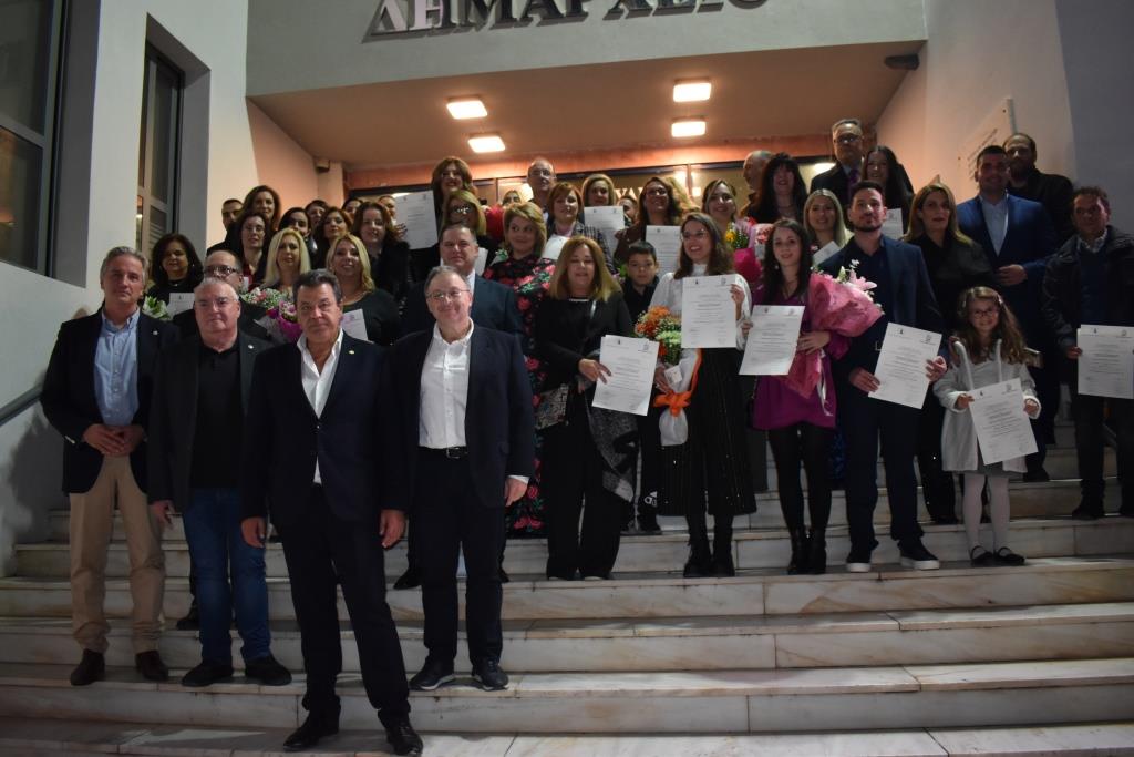 Συγκίνηση για τους απόφοιτους και σπουδαίες ειδήσεις για το Δήμο Φυλής στην τελετή αποφοίτησης της 4ης σειράς των σπουδαστών του μεταπτυχιακού