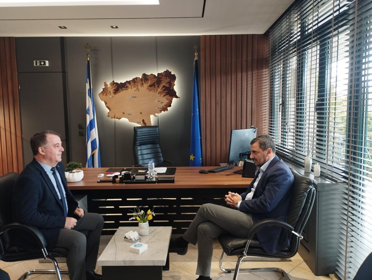Τον Αντιπεριφερειάρχη ΠΕ Ροδόπης Εμμανουήλ Ταπατζά επισκέφθηκε ο Υφυπουργός Προστασίας του Πολίτη Ανδρέας Νικολακόπουλος