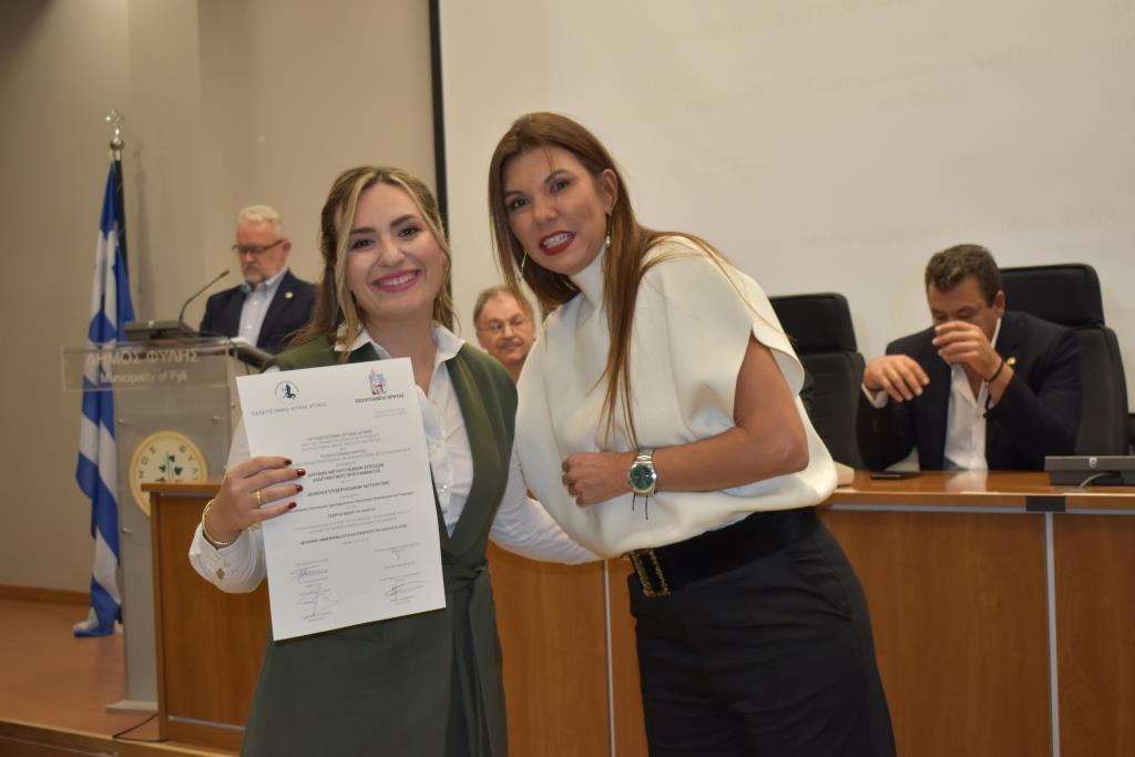 Συγκίνηση για τους απόφοιτους και σπουδαίες ειδήσεις για το Δήμο Φυλής στην τελετή αποφοίτησης της 4ης σειράς των σπουδαστών του μεταπτυχιακού