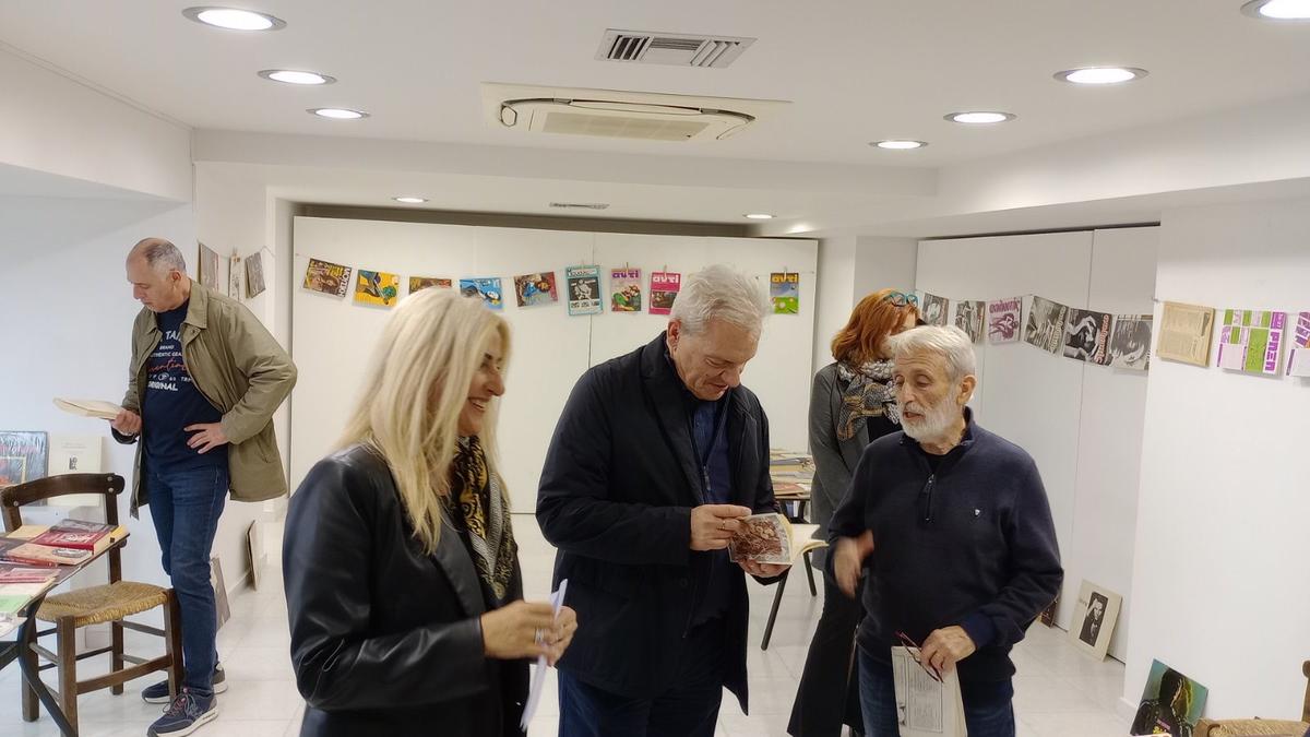 «50 Χρόνια Μεταπολίτευση», έκθεση έντυπου υλικού του φωτογράφου Νίκου Μανούση που σημάδεψε μια ολόκληρη εποχή, στο Πατάρι της Βικελαίας Δημοτικής Βιβλιοθήκης